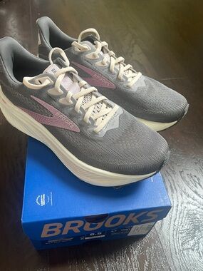 Brooks Ghost 17 poppyseed pink Size 8.5 New